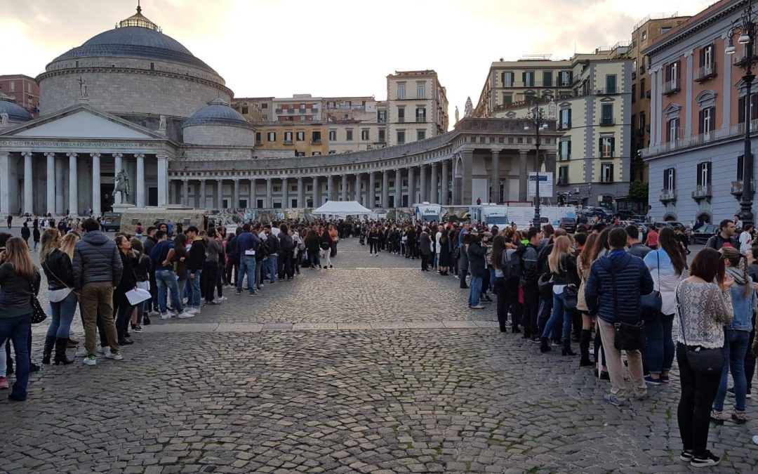 Il cuore grande di Napoli: in migliaia in piazza per la tipizzazione del midollo osseo
