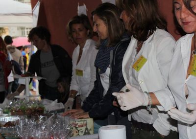 Mamme allo stand dei dolci per l'HLH